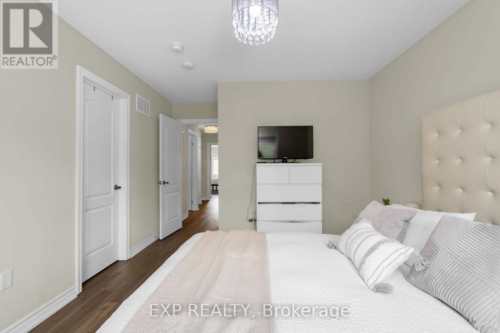 57 Milson Crescent, Essa, Ontario  L3W 0C9 - Photo 14 - N12429659