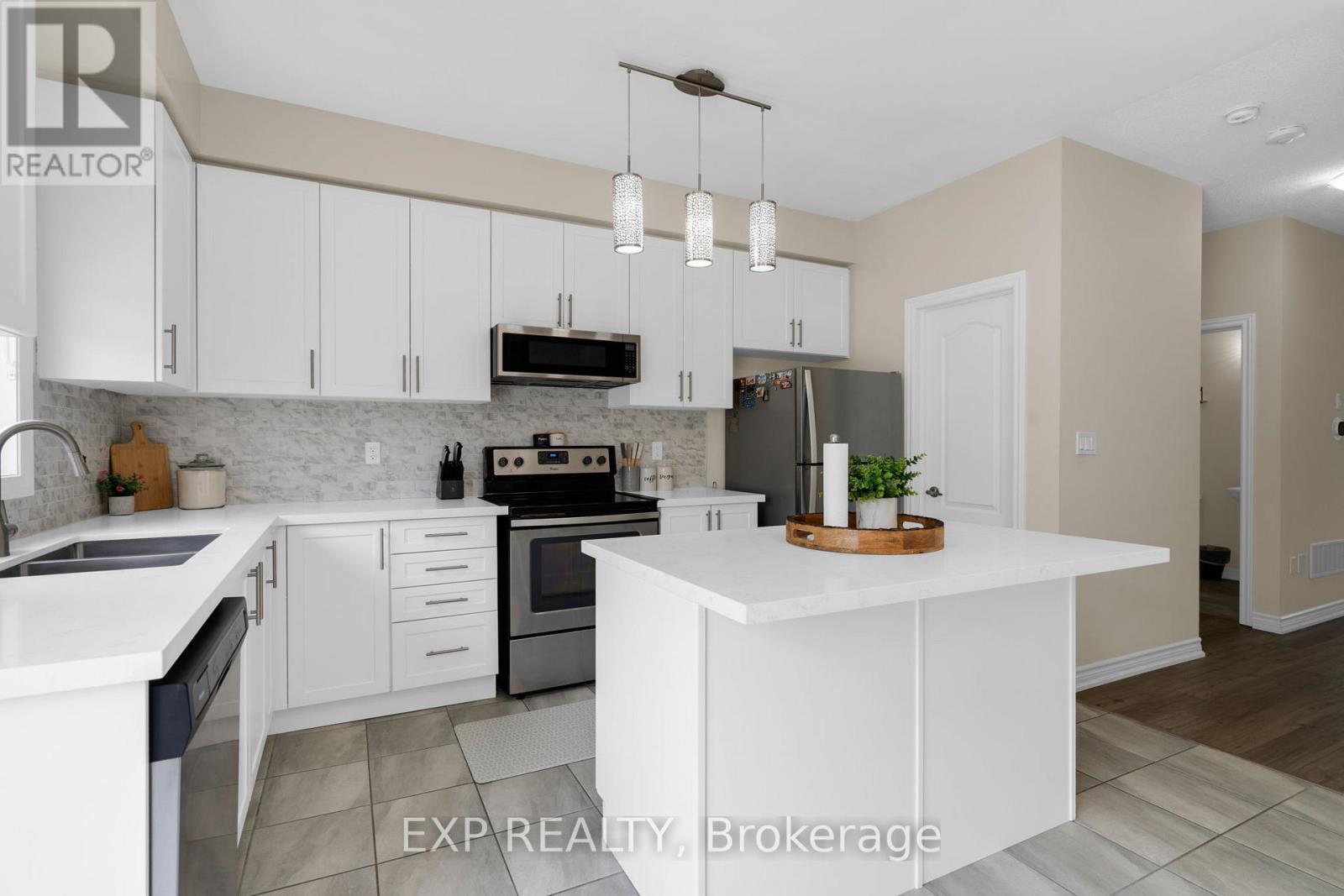 57 Milson Crescent, Essa, Ontario  L3W 0C9 - Photo 3 - N12429659