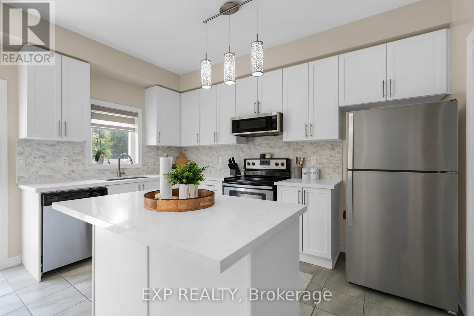 57 Milson Crescent, Essa, Ontario  L3W 0C9 - Photo 4 - N12429659