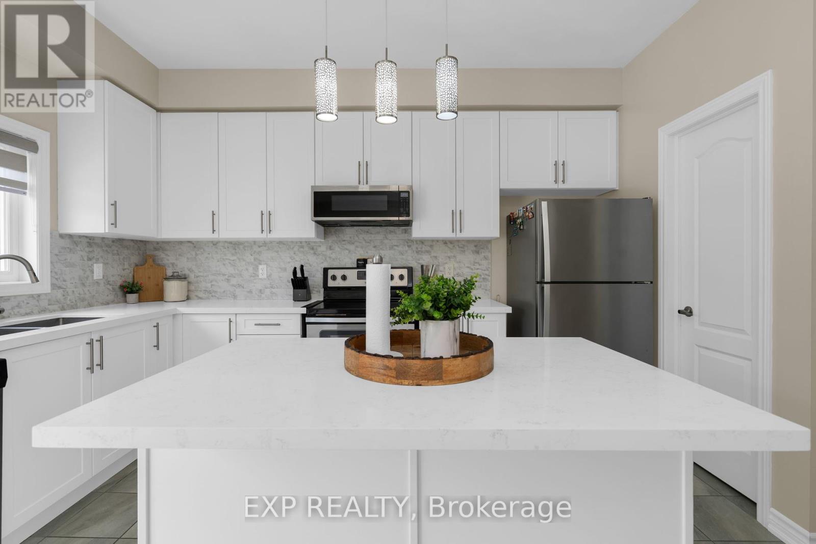 57 Milson Crescent, Essa, Ontario  L3W 0C9 - Photo 6 - N12429659