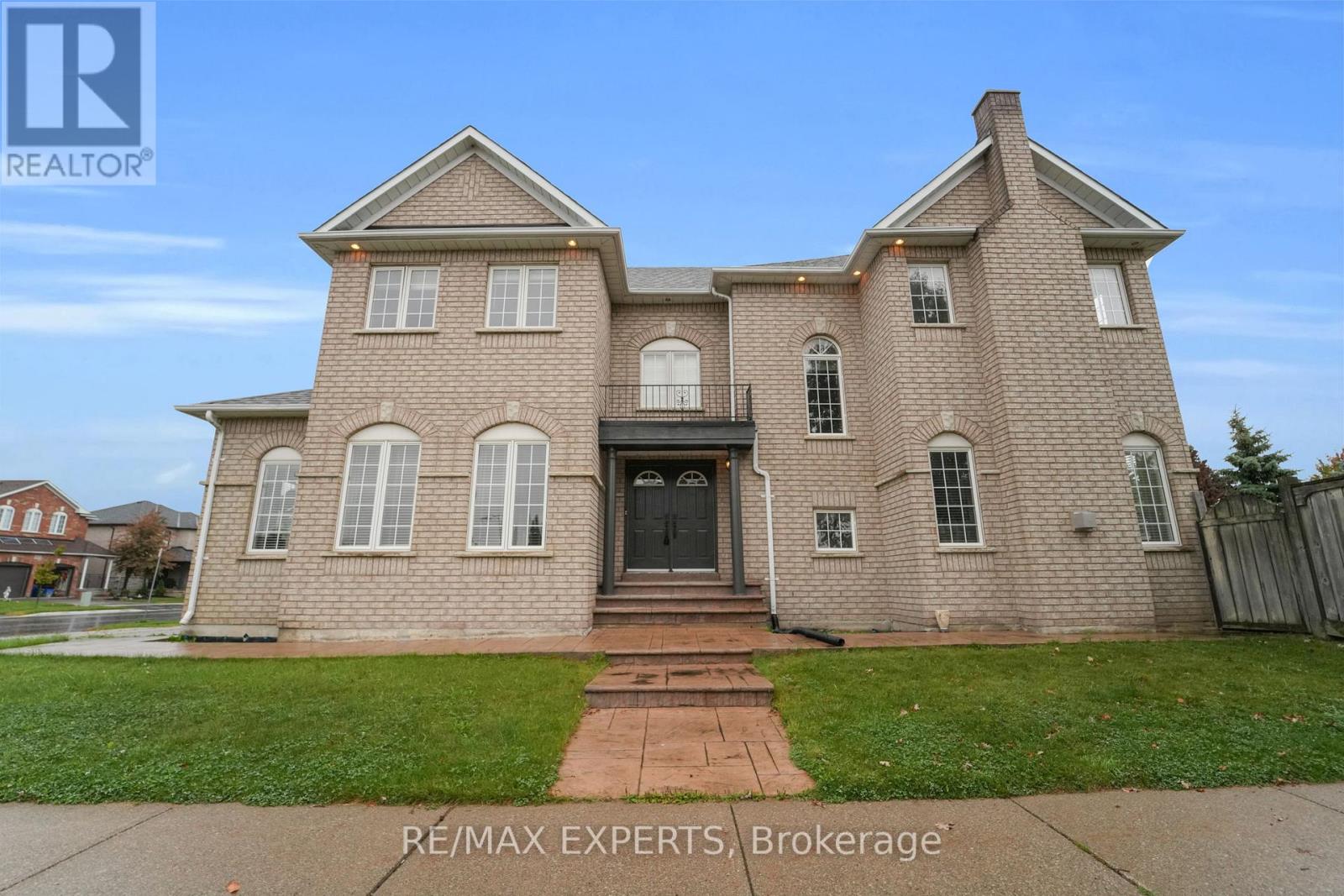 159 Sonoma Boulevard, Vaughan, Ontario  L4H 1P2 - Photo 4 - N12429664