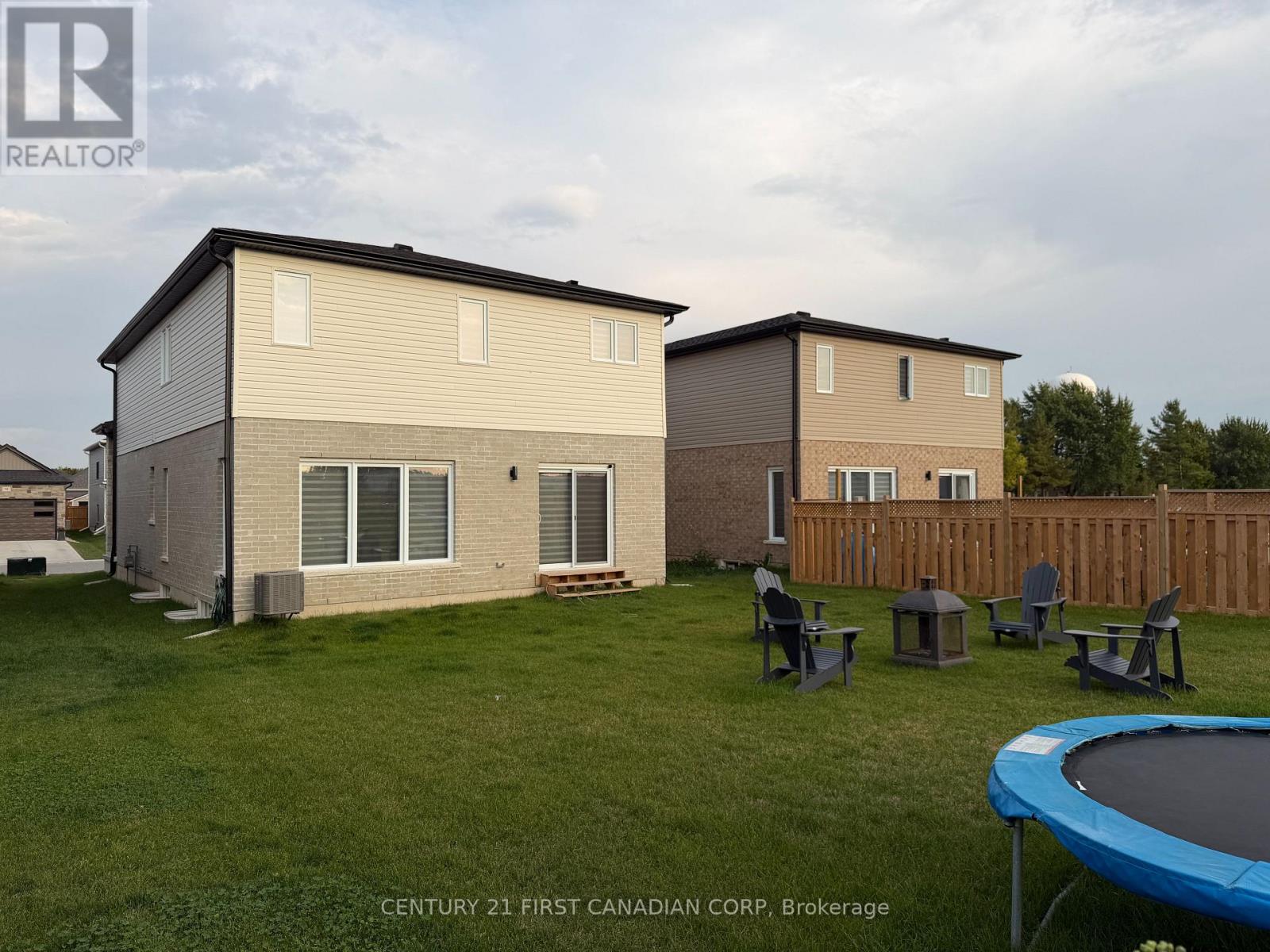 11 Triebner Street, South Huron, Ontario  N0M 1S2 - Photo 32 - X12429805