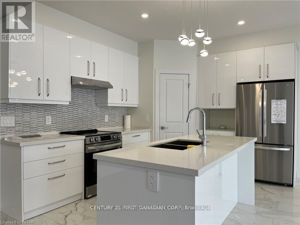 11 Triebner Street, South Huron, Ontario  N0M 1S2 - Photo 7 - X12429805