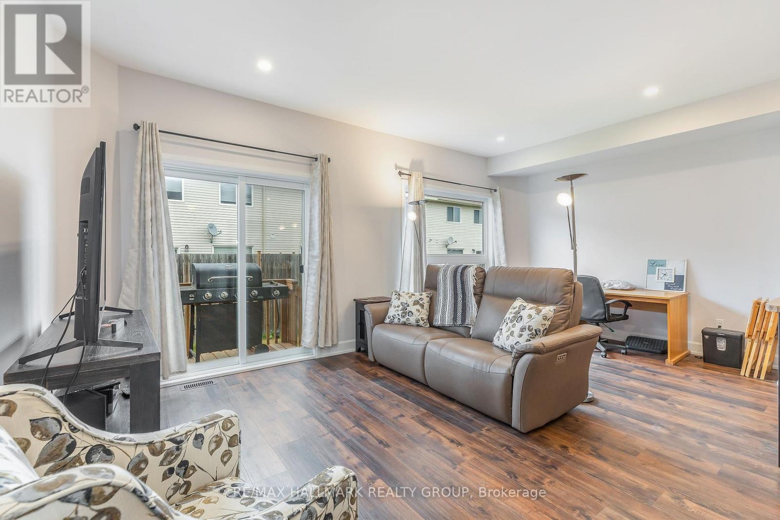 90 Vimy Ridge Crescent, Arnprior, Ontario  K7S 0H7 - Photo 11 - X12429730