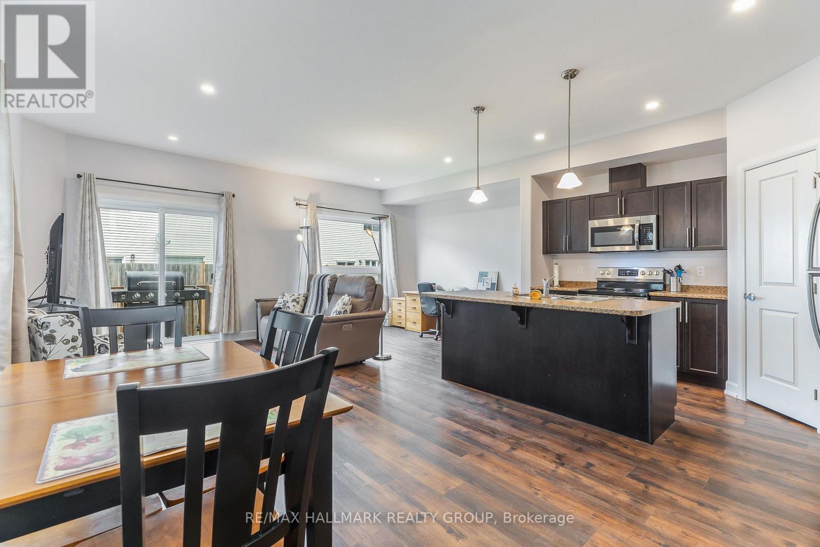 90 Vimy Ridge Crescent, Arnprior, Ontario  K7S 0H7 - Photo 5 - X12429730