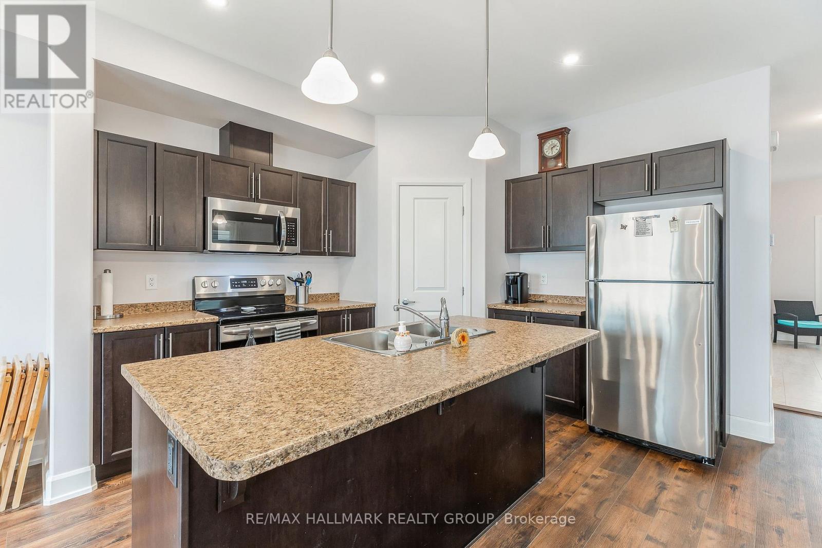 90 Vimy Ridge Crescent, Arnprior, Ontario  K7S 0H7 - Photo 6 - X12429730