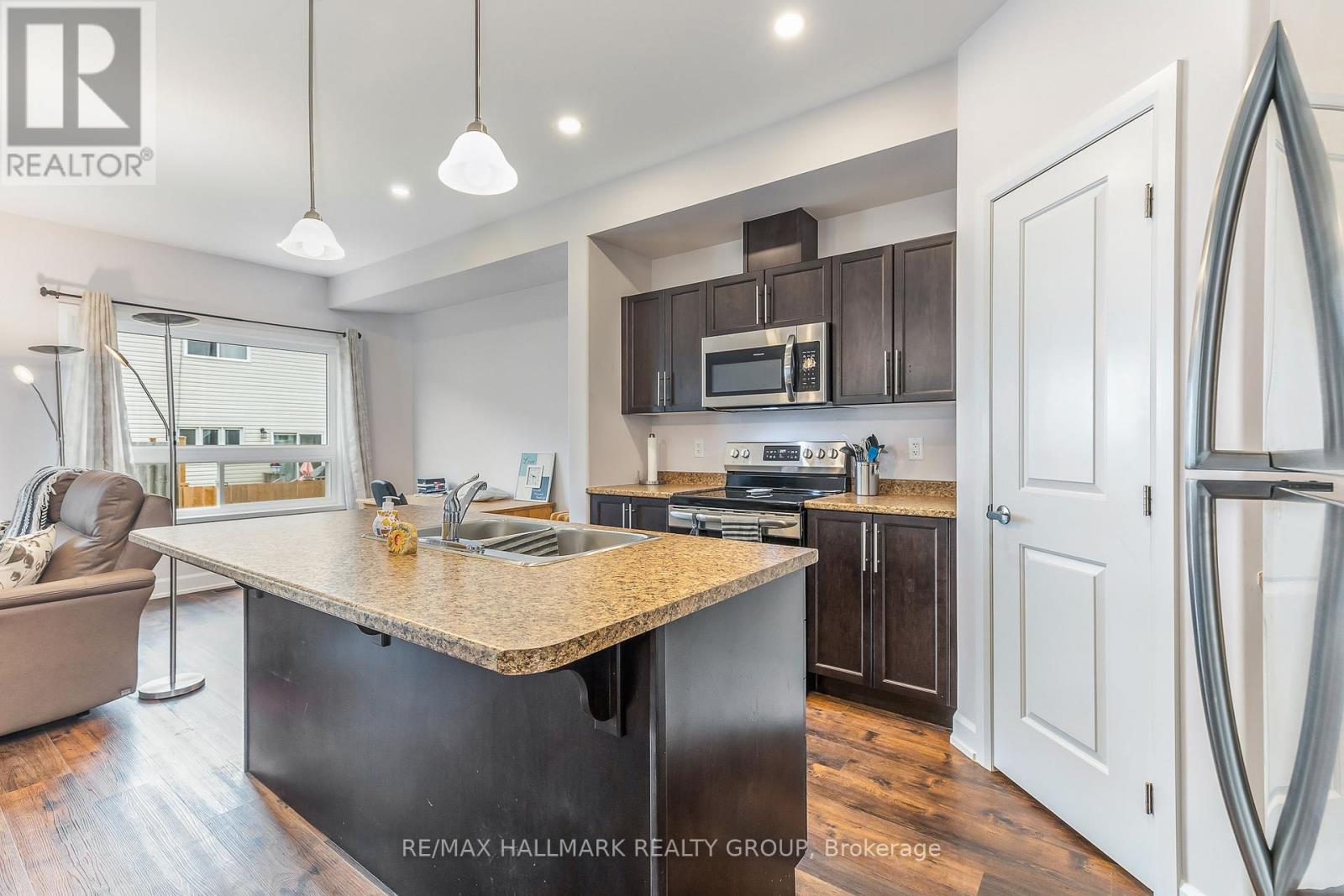 90 Vimy Ridge Crescent, Arnprior, Ontario  K7S 0H7 - Photo 7 - X12429730