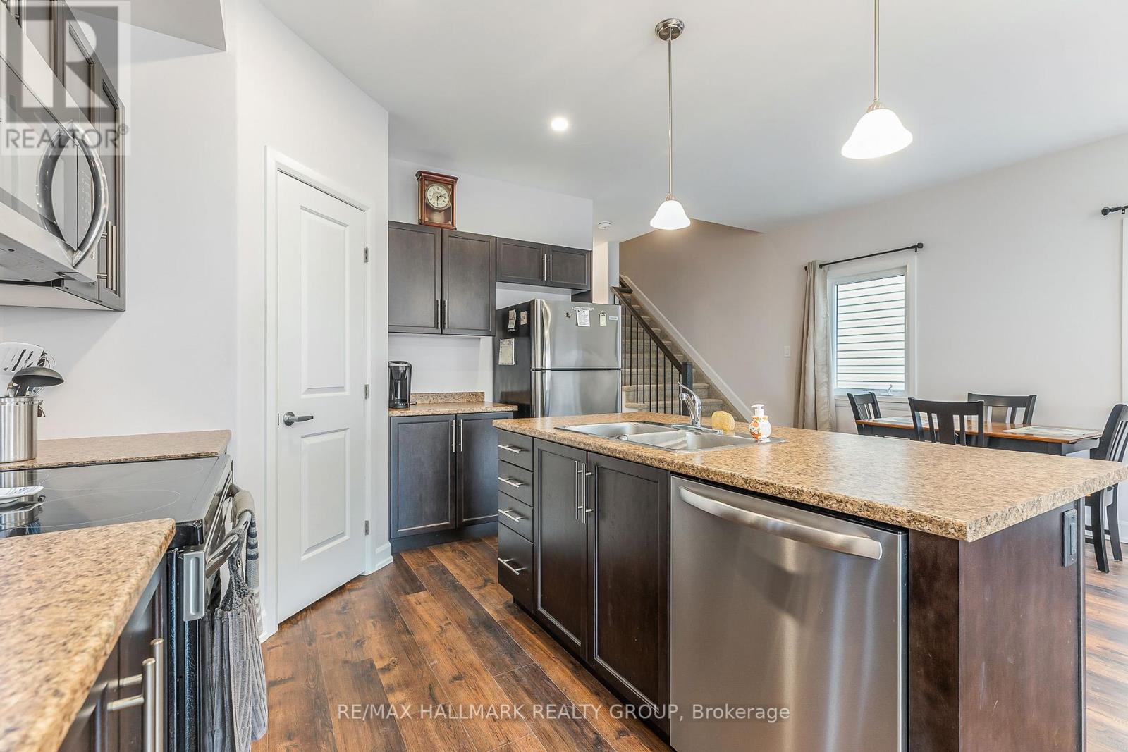 90 Vimy Ridge Crescent, Arnprior, Ontario  K7S 0H7 - Photo 8 - X12429730