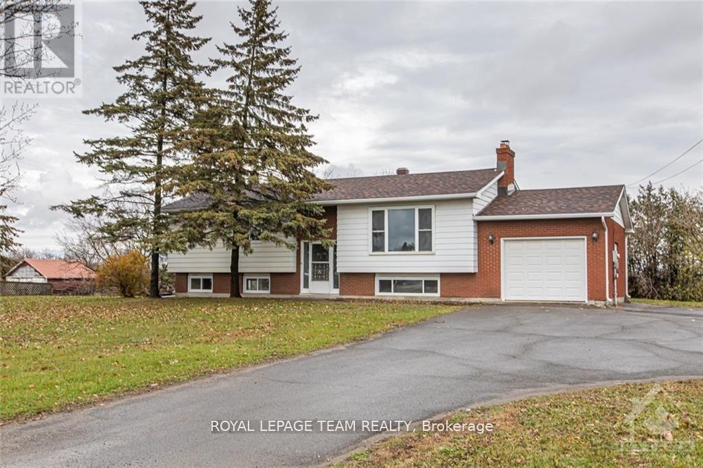 2082 CARP ROAD, Ottawa, Ontario