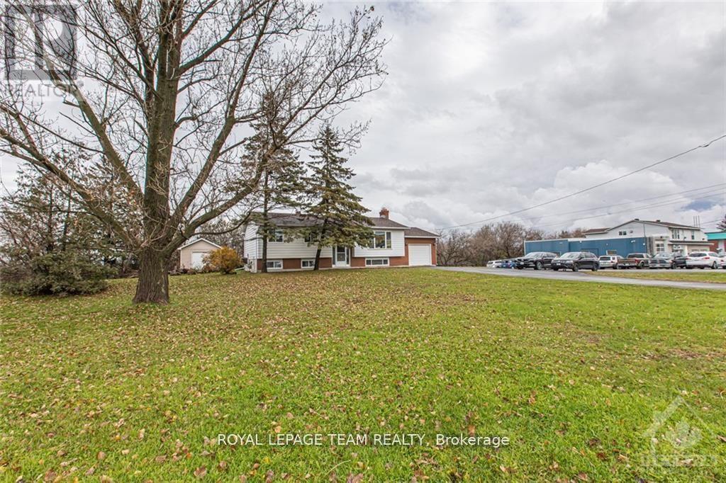 2082 Carp Road, Ottawa, Ontario  K0A 1L0 - Photo 4 - X12429753