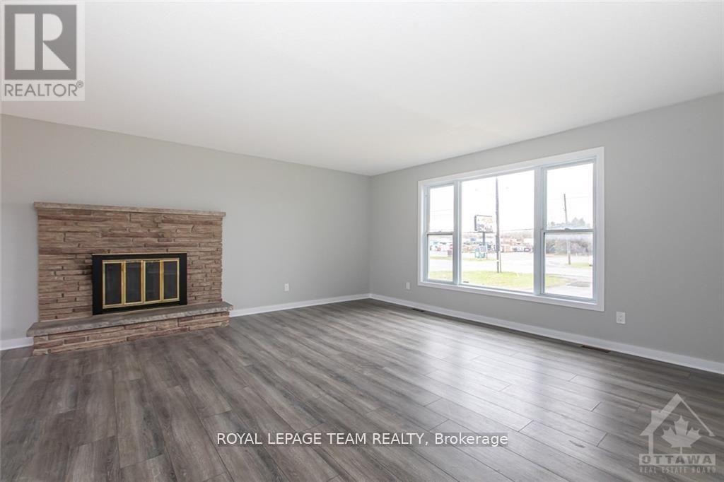 2082 Carp Road, Ottawa, Ontario  K0A 1L0 - Photo 6 - X12429753