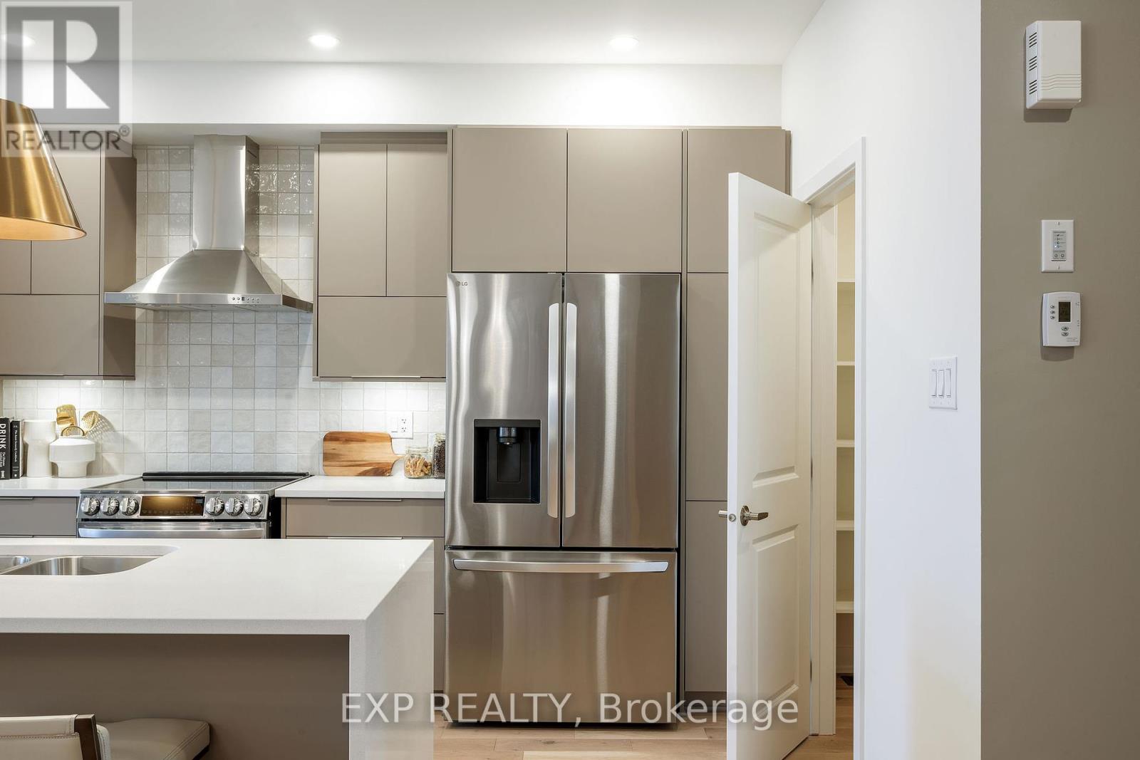 443 Haresfield Court, Ottawa, Ontario  K4M 0B6 - Photo 4 - X12429763
