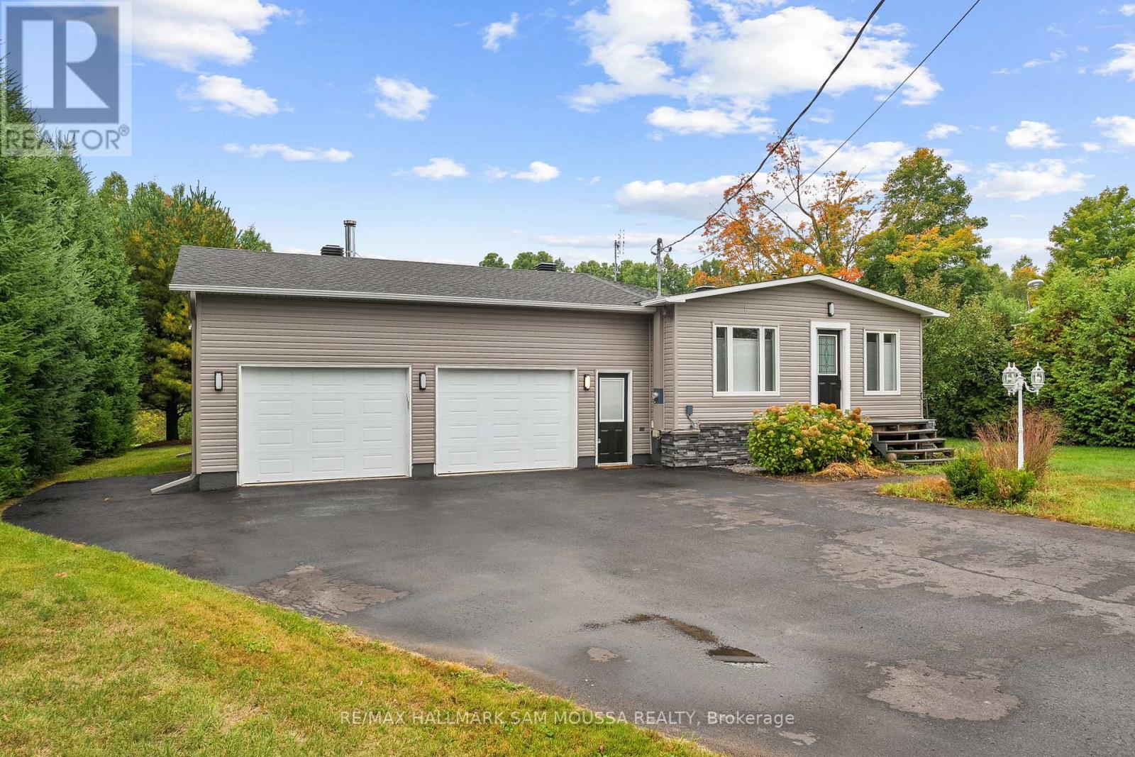 2039 Des Pins Street, The Nation, Ontario  K0A 2M0 - Photo 2 - X12429782