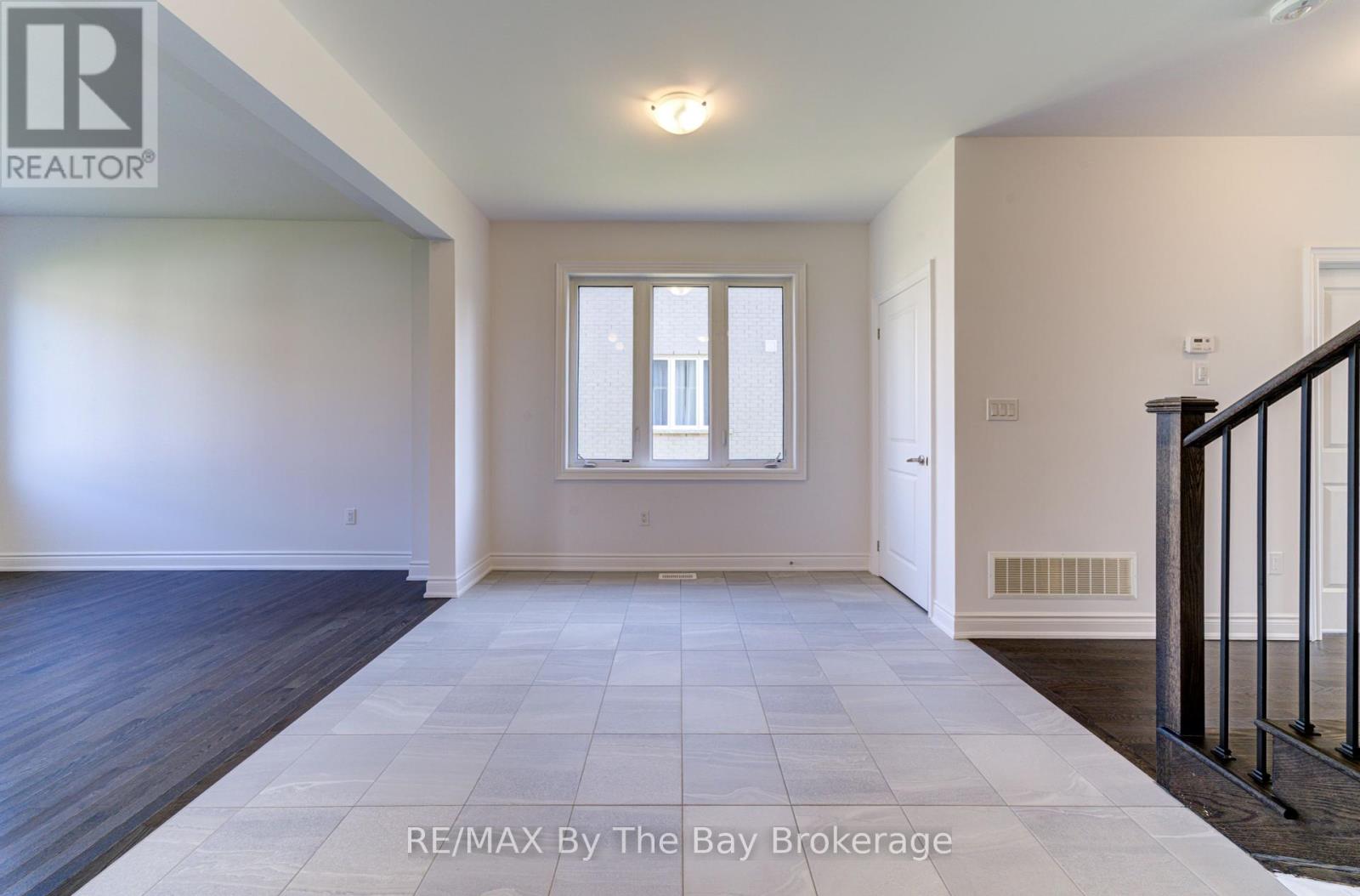 21 Lisa Street, Wasaga Beach, Ontario  L9Z 1J9 - Photo 15 - S12429822