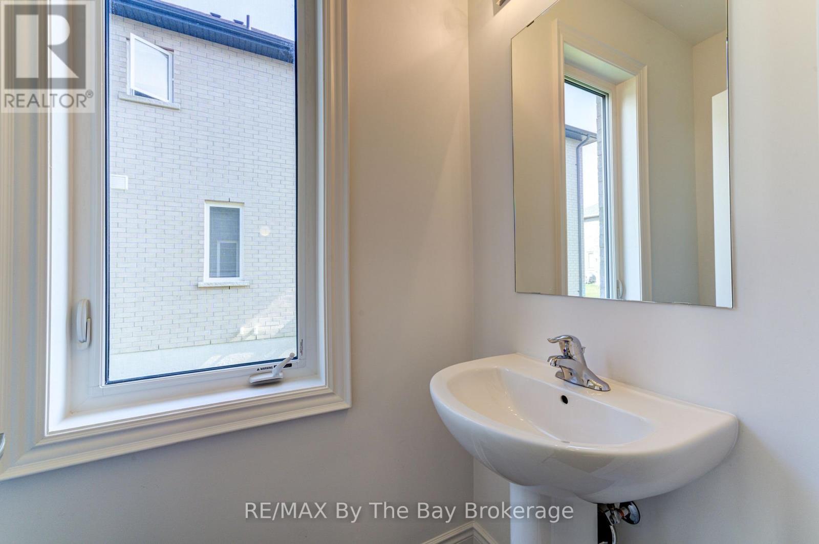 21 Lisa Street, Wasaga Beach, Ontario  L9Z 1J9 - Photo 22 - S12429822