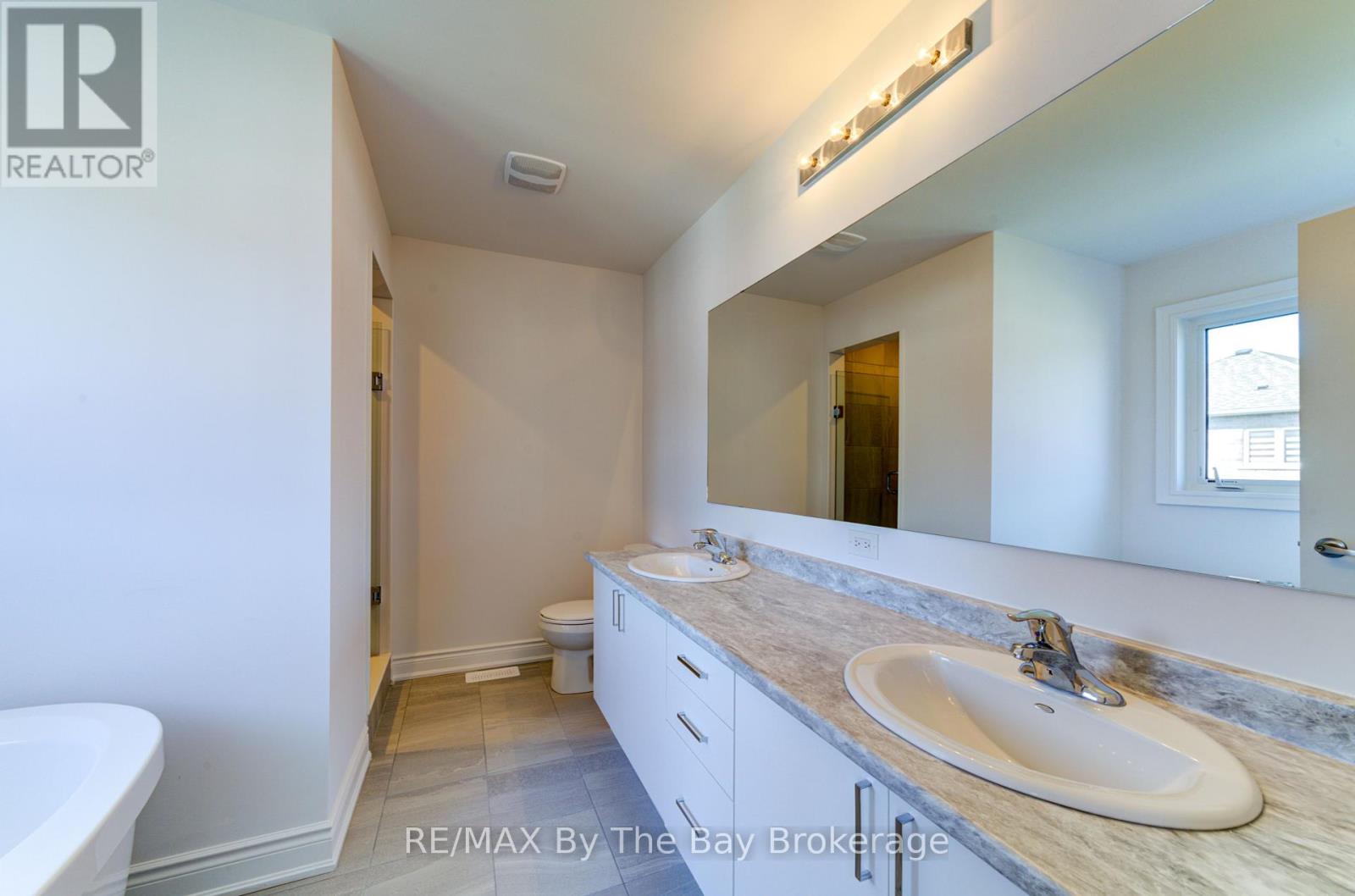 21 Lisa Street, Wasaga Beach, Ontario  L9Z 1J9 - Photo 27 - S12429822