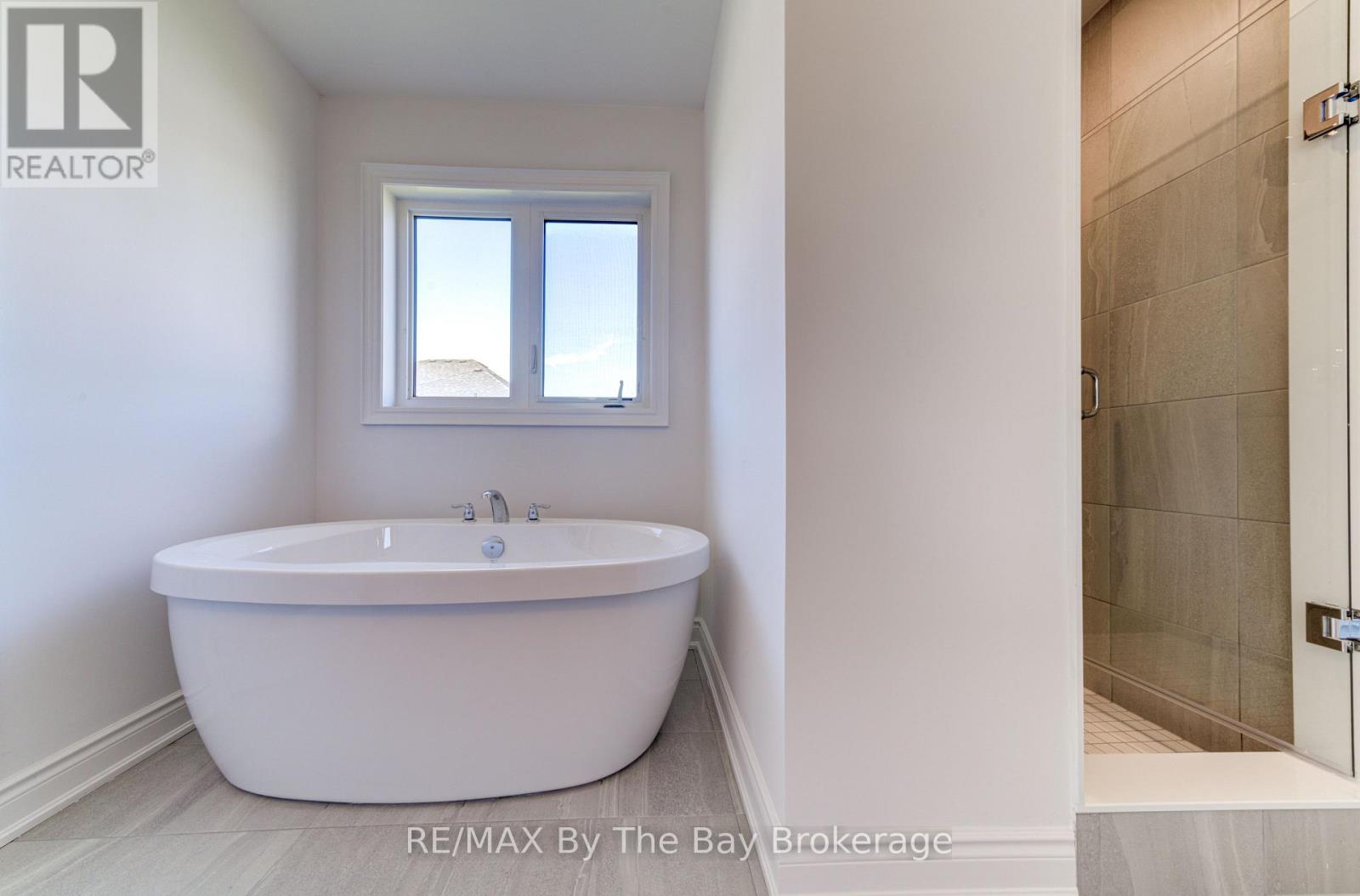 21 Lisa Street, Wasaga Beach, Ontario  L9Z 1J9 - Photo 28 - S12429822