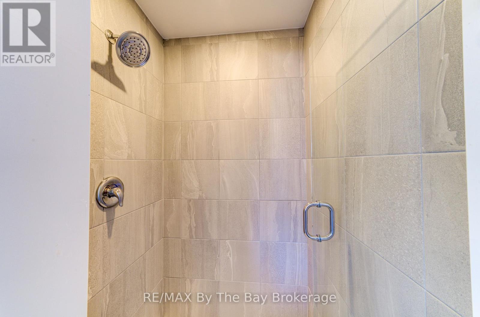 21 Lisa Street, Wasaga Beach, Ontario  L9Z 1J9 - Photo 30 - S12429822
