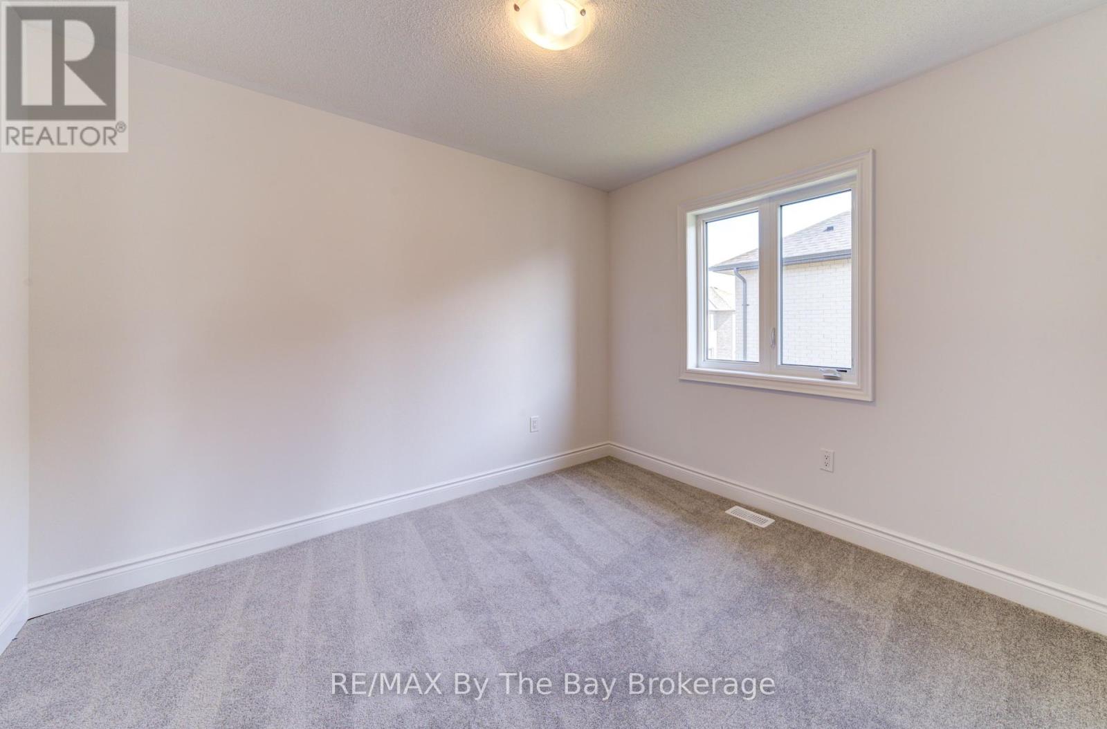 21 Lisa Street, Wasaga Beach, Ontario  L9Z 1J9 - Photo 33 - S12429822