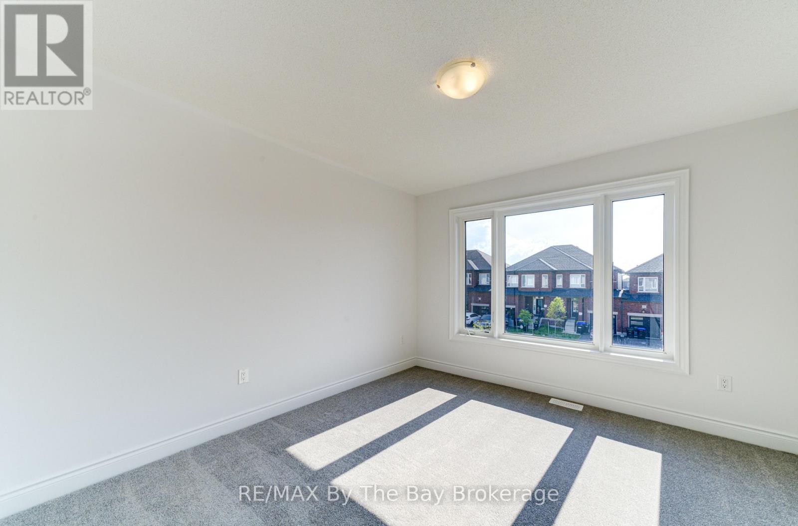 21 Lisa Street, Wasaga Beach, Ontario  L9Z 1J9 - Photo 36 - S12429822