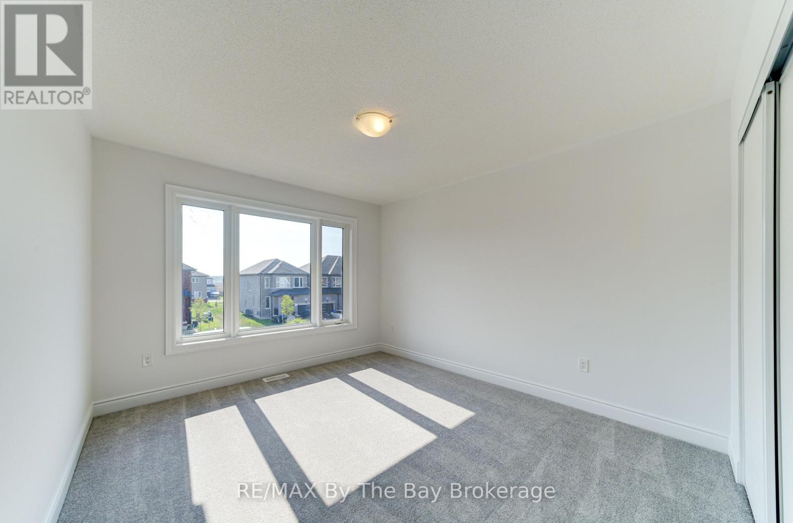 21 Lisa Street, Wasaga Beach, Ontario  L9Z 1J9 - Photo 39 - S12429822