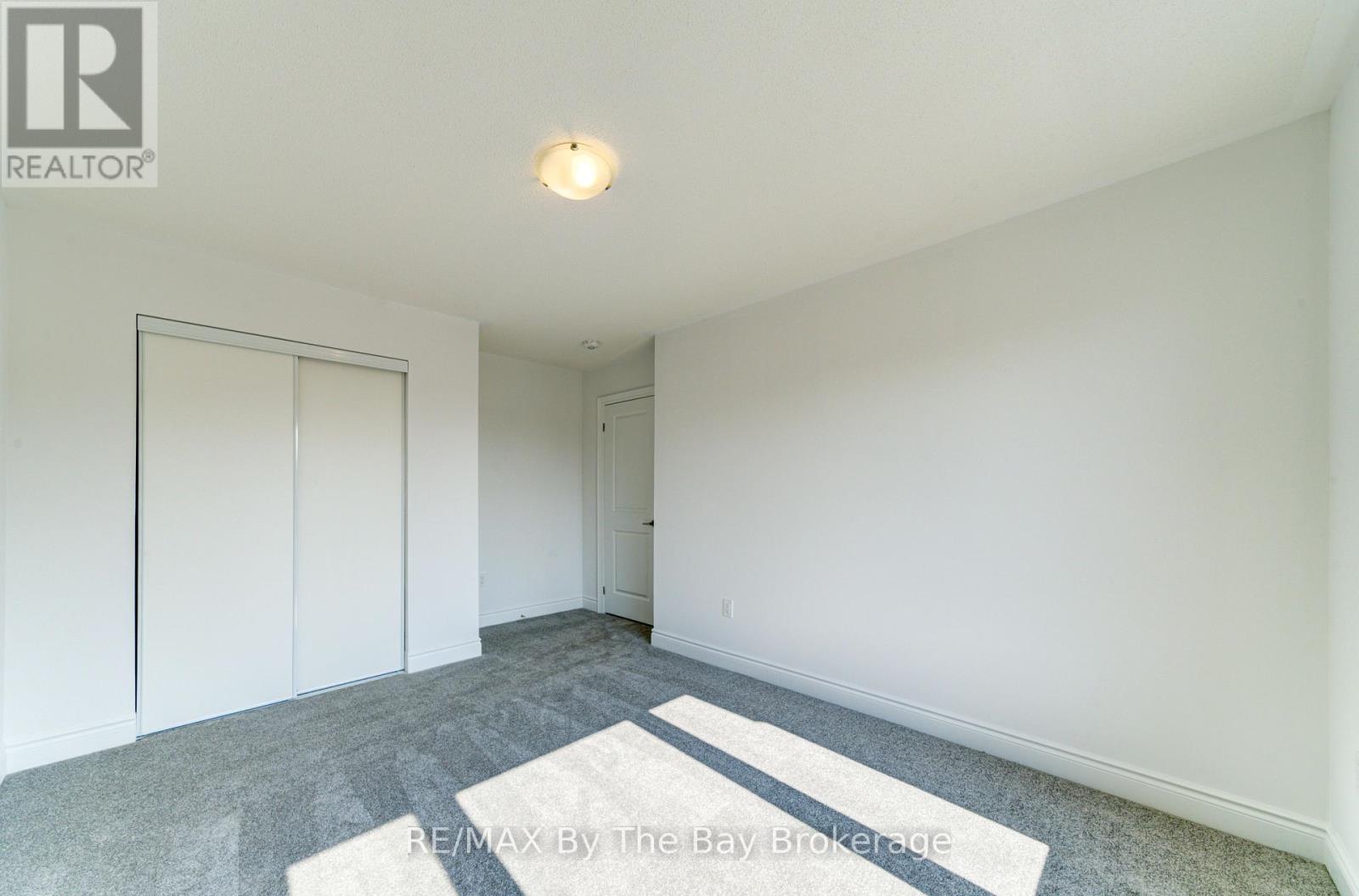 21 Lisa Street, Wasaga Beach, Ontario  L9Z 1J9 - Photo 40 - S12429822