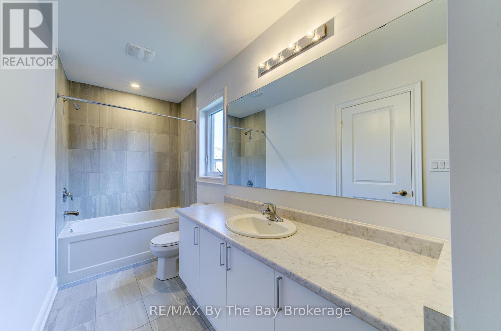 21 Lisa Street, Wasaga Beach, Ontario  L9Z 1J9 - Photo 41 - S12429822