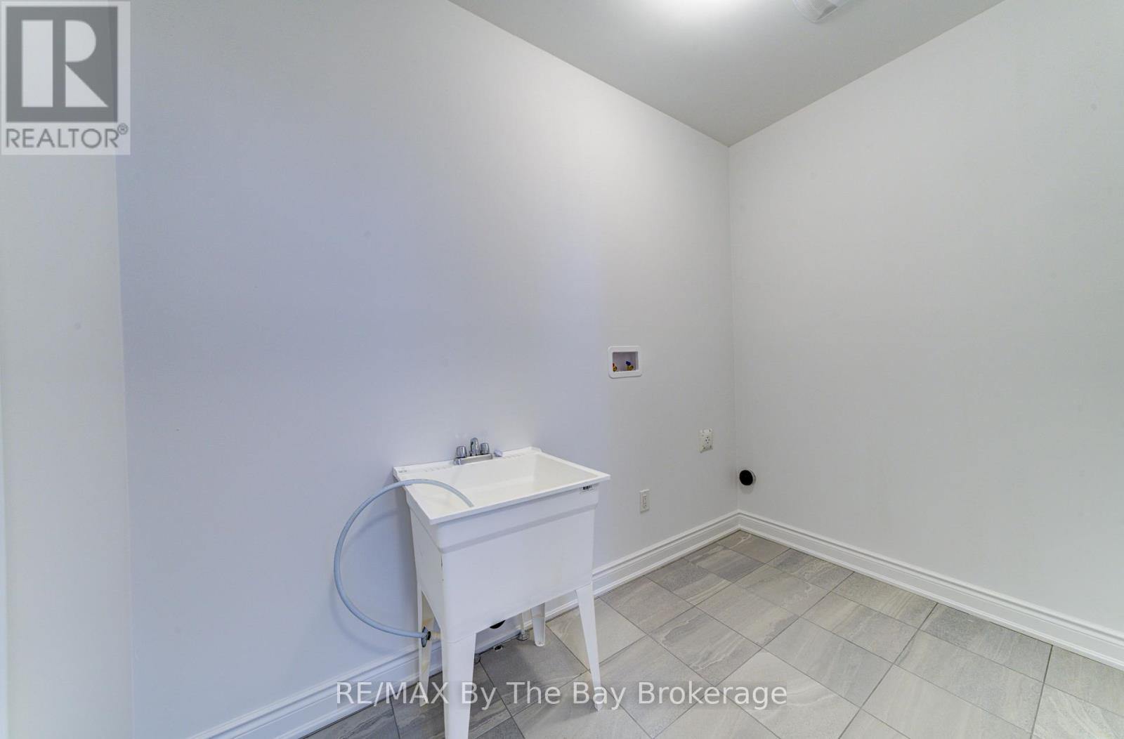 21 Lisa Street, Wasaga Beach, Ontario  L9Z 1J9 - Photo 42 - S12429822