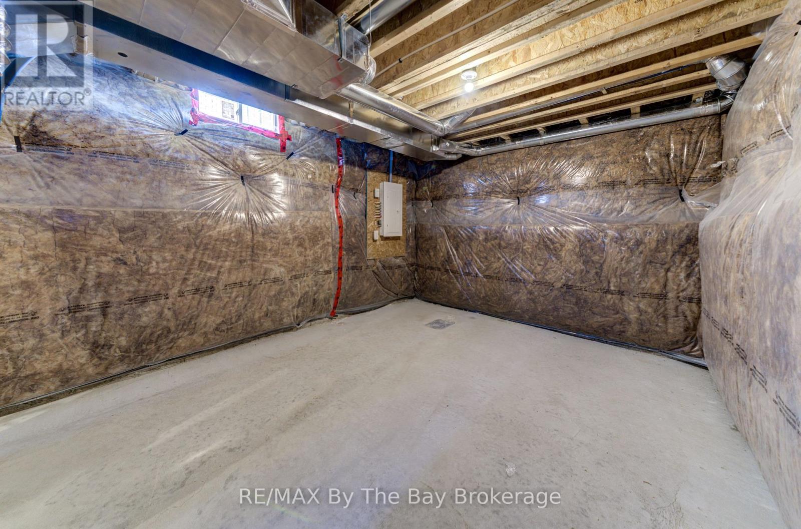 21 Lisa Street, Wasaga Beach, Ontario  L9Z 1J9 - Photo 46 - S12429822