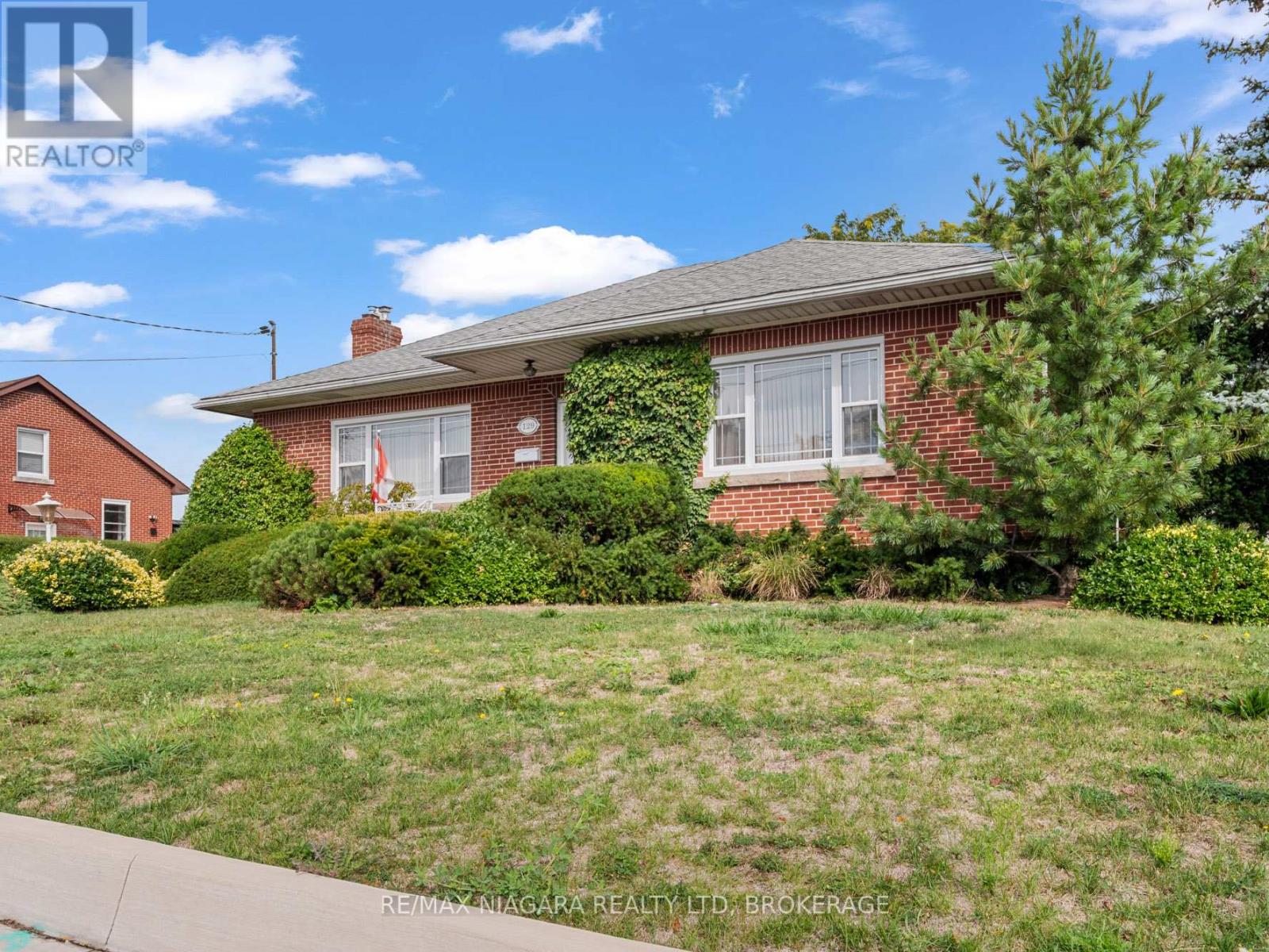 129 Idylewylde Street, Fort Erie, Ontario  L2A 2L2 - Photo 2 - X12429767