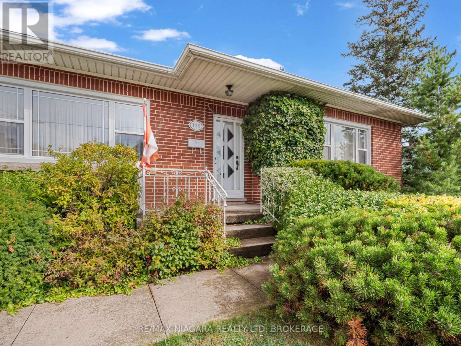 129 Idylewylde Street, Fort Erie, Ontario  L2A 2L2 - Photo 3 - X12429767