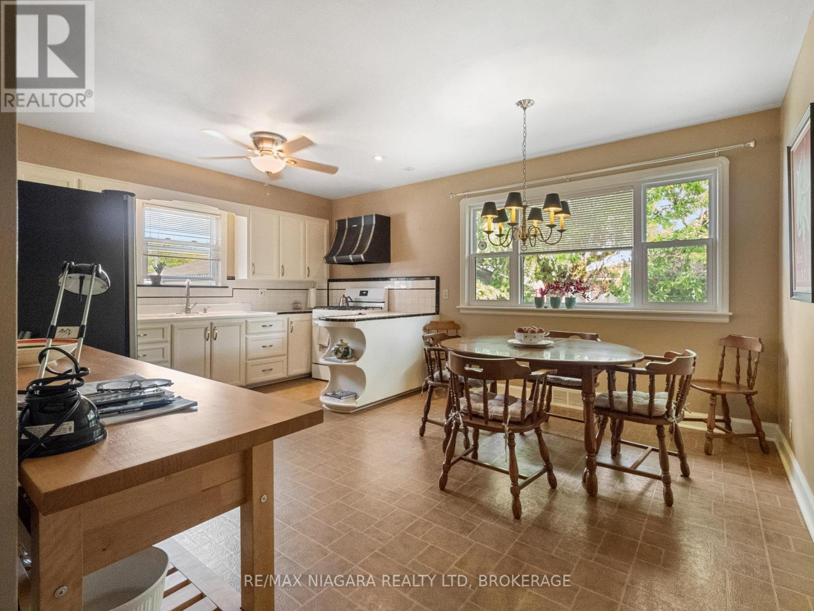 129 Idylewylde Street, Fort Erie, Ontario  L2A 2L2 - Photo 6 - X12429767