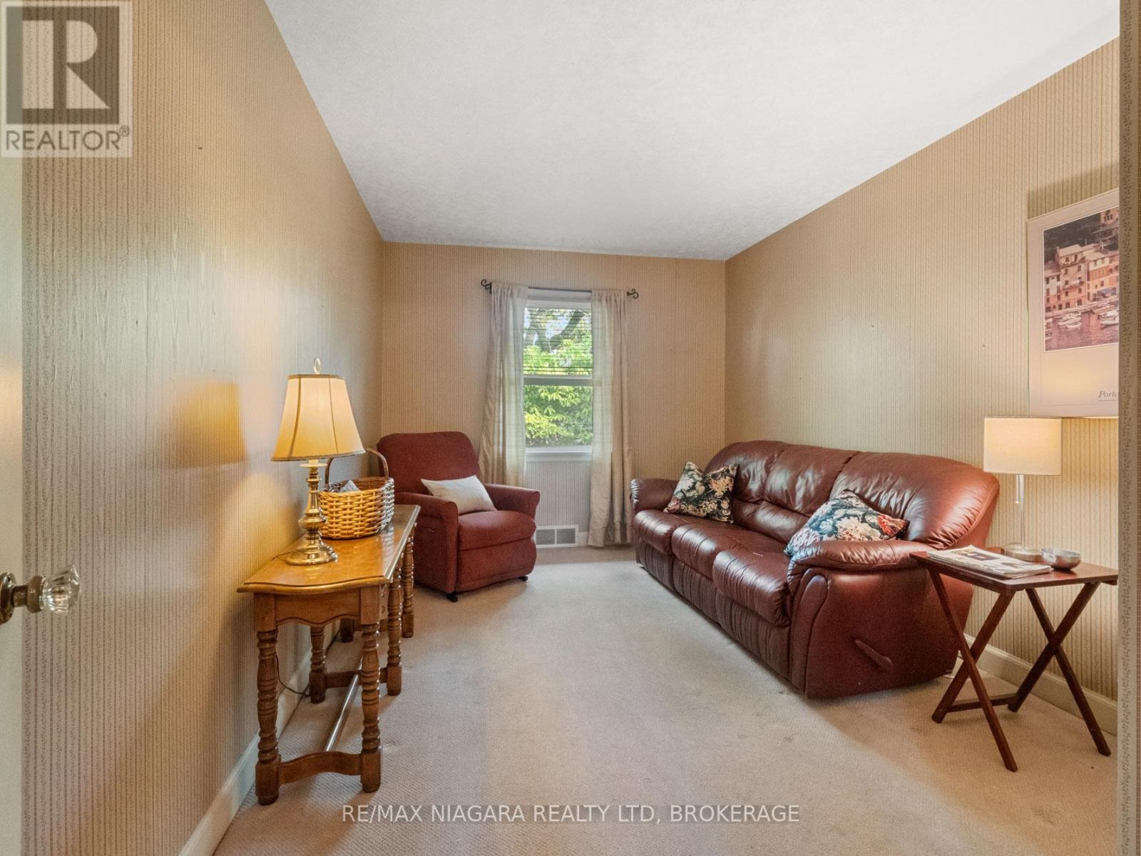 129 Idylewylde Street, Fort Erie, Ontario  L2A 2L2 - Photo 9 - X12429767