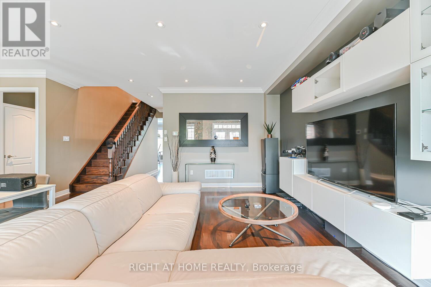 64 Everingham Circle, Brampton, Ontario  L6R 0R7 - Photo 10 - W12429678