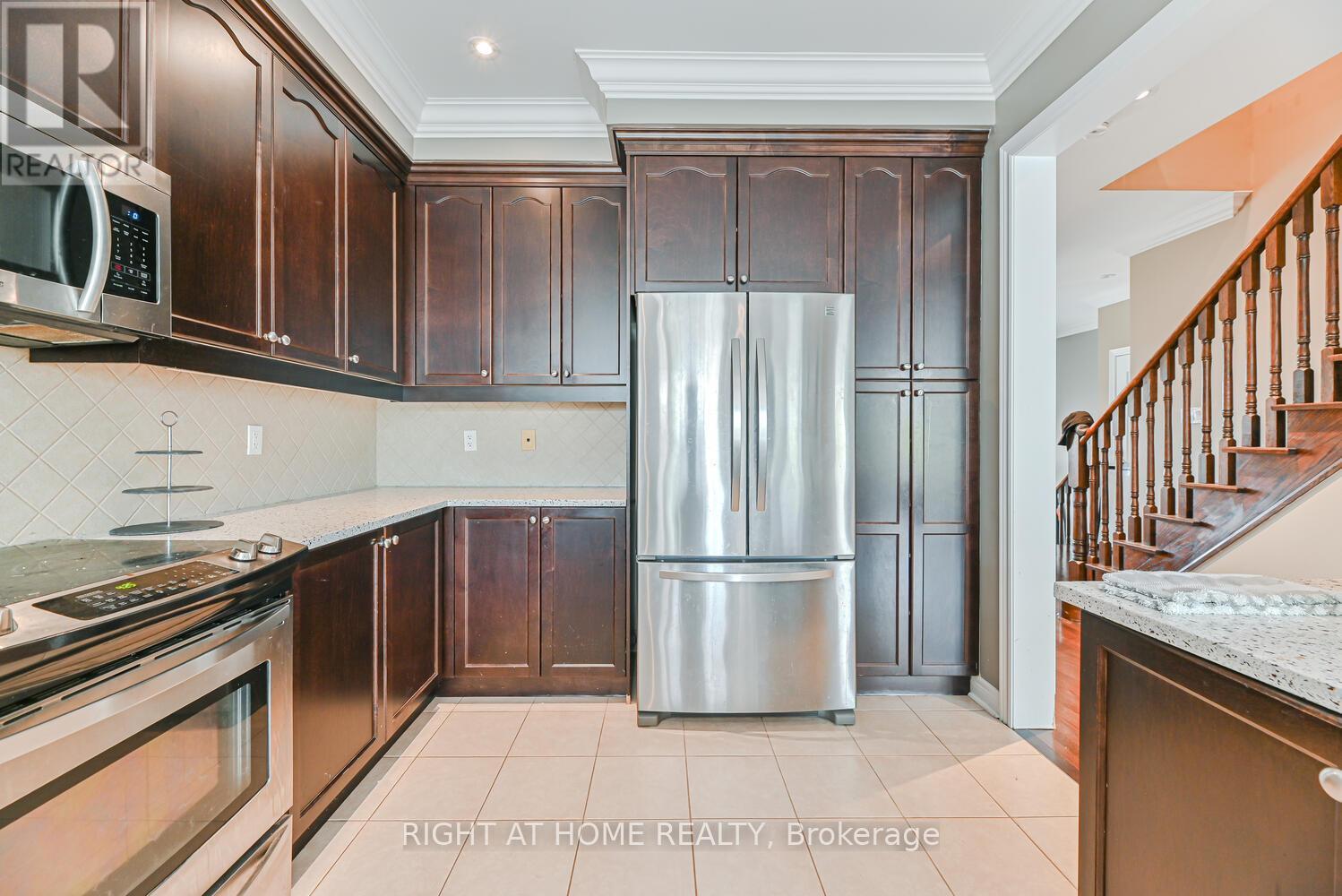 64 Everingham Circle, Brampton, Ontario  L6R 0R7 - Photo 14 - W12429678