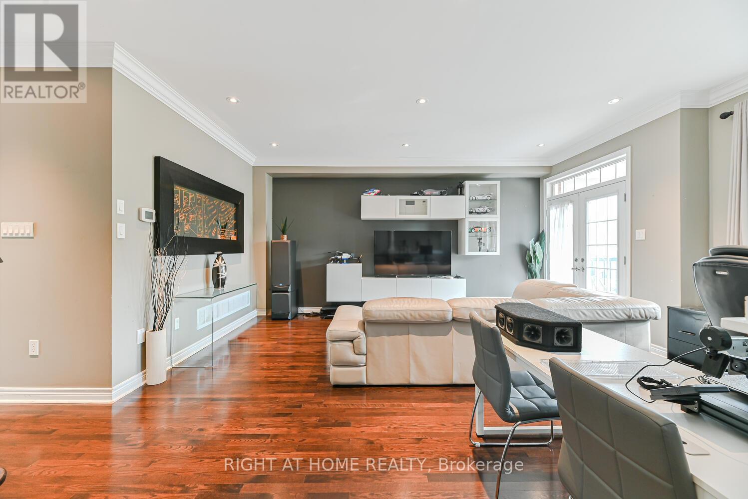 64 Everingham Circle, Brampton, Ontario  L6R 0R7 - Photo 8 - W12429678