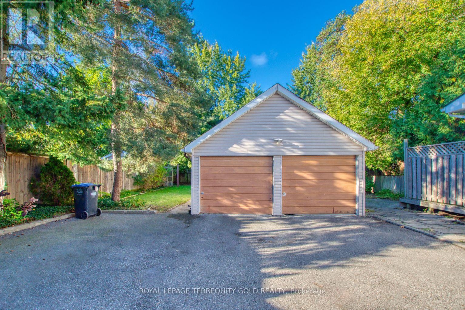 25 Mill Street N, Brampton, Ontario  L6X 1S5 - Photo 11 - W12429723