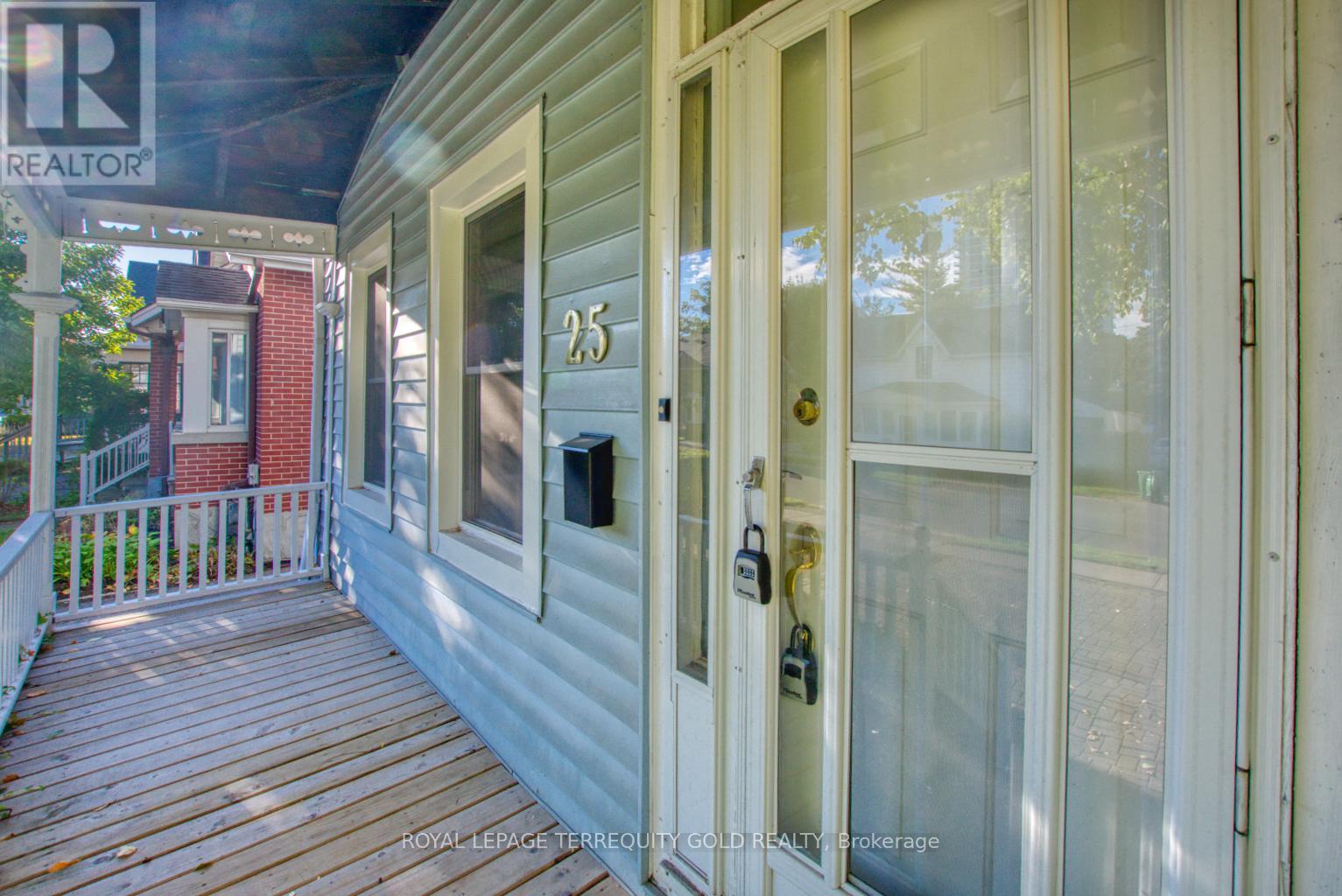 25 Mill Street N, Brampton, Ontario  L6X 1S5 - Photo 4 - W12429723