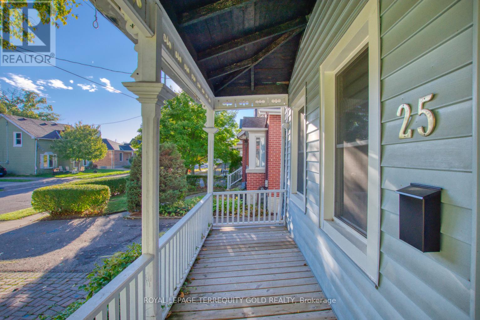 25 Mill Street N, Brampton, Ontario  L6X 1S5 - Photo 5 - W12429723
