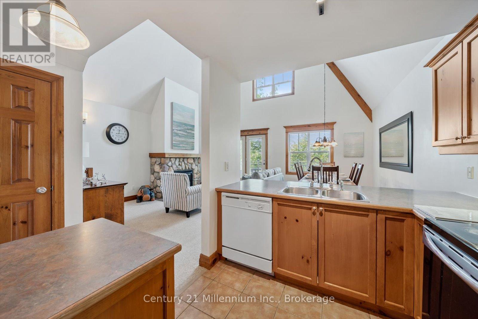 219 - 184 Snowbridge Way, Blue Mountains, Ontario  L9Y 0V1 - Photo 15 - X12429738