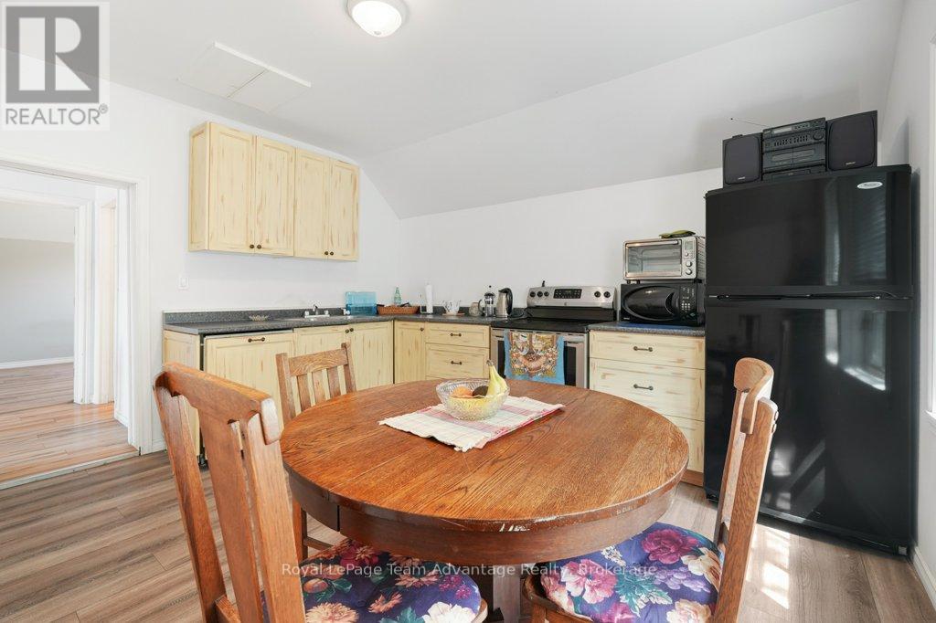 76 Bowes Street, Parry Sound, Ontario  P2A 2L7 - Photo 17 - X12429752
