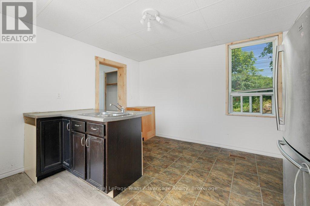 76 Bowes Street, Parry Sound, Ontario  P2A 2L7 - Photo 4 - X12429752