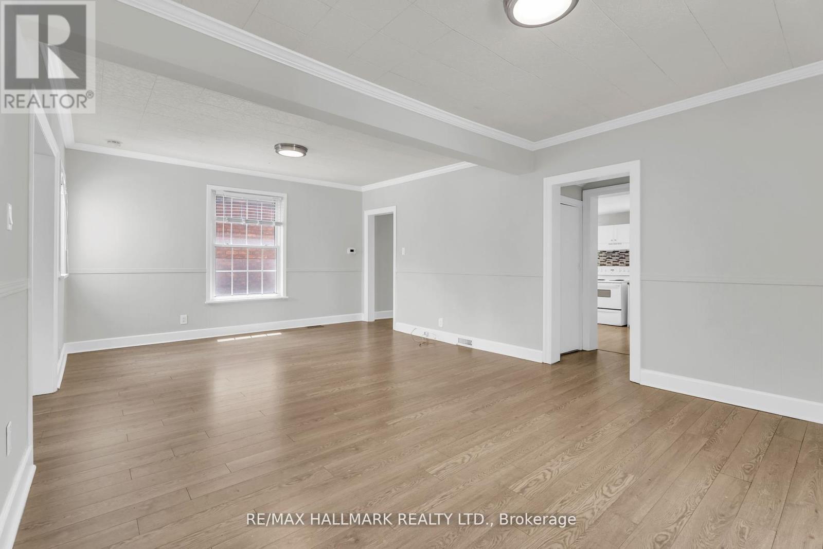 57 Henry Street, St. Catharines, Ontario  L2R 5T7 - Photo 12 - X12429670