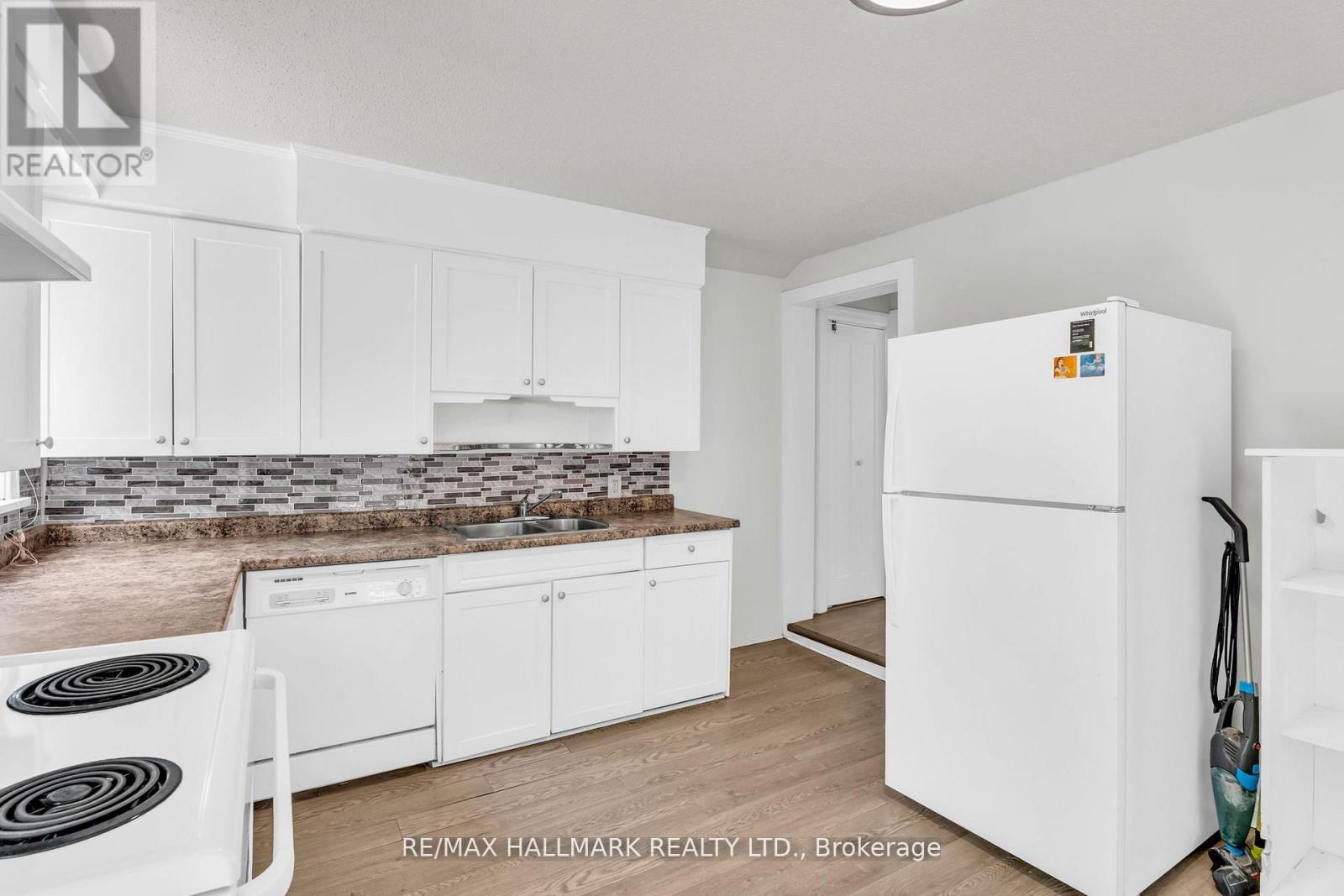 57 Henry Street, St. Catharines, Ontario  L2R 5T7 - Photo 20 - X12429670