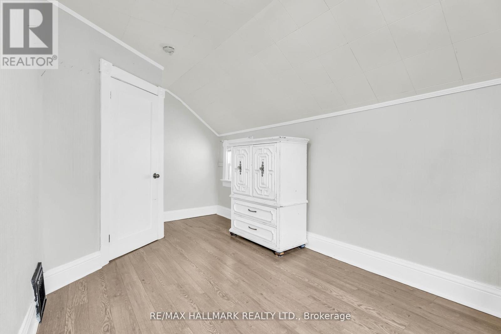 57 Henry Street, St. Catharines, Ontario  L2R 5T7 - Photo 26 - X12429670