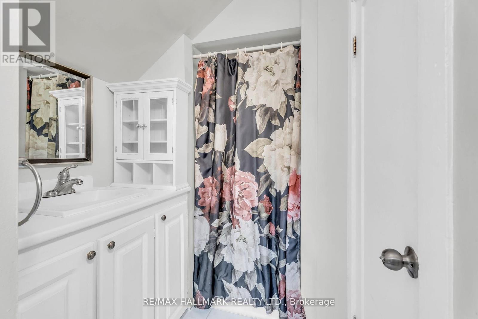 57 Henry Street, St. Catharines, Ontario  L2R 5T7 - Photo 30 - X12429670