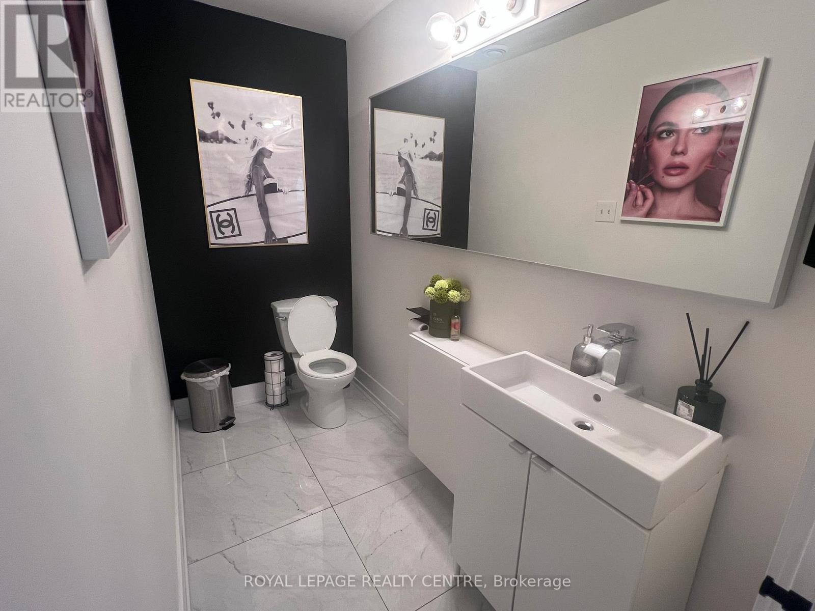 1034 Eglinton Avenue W, Toronto, Ontario  M6C 2C5 - Photo 9 - C12429744