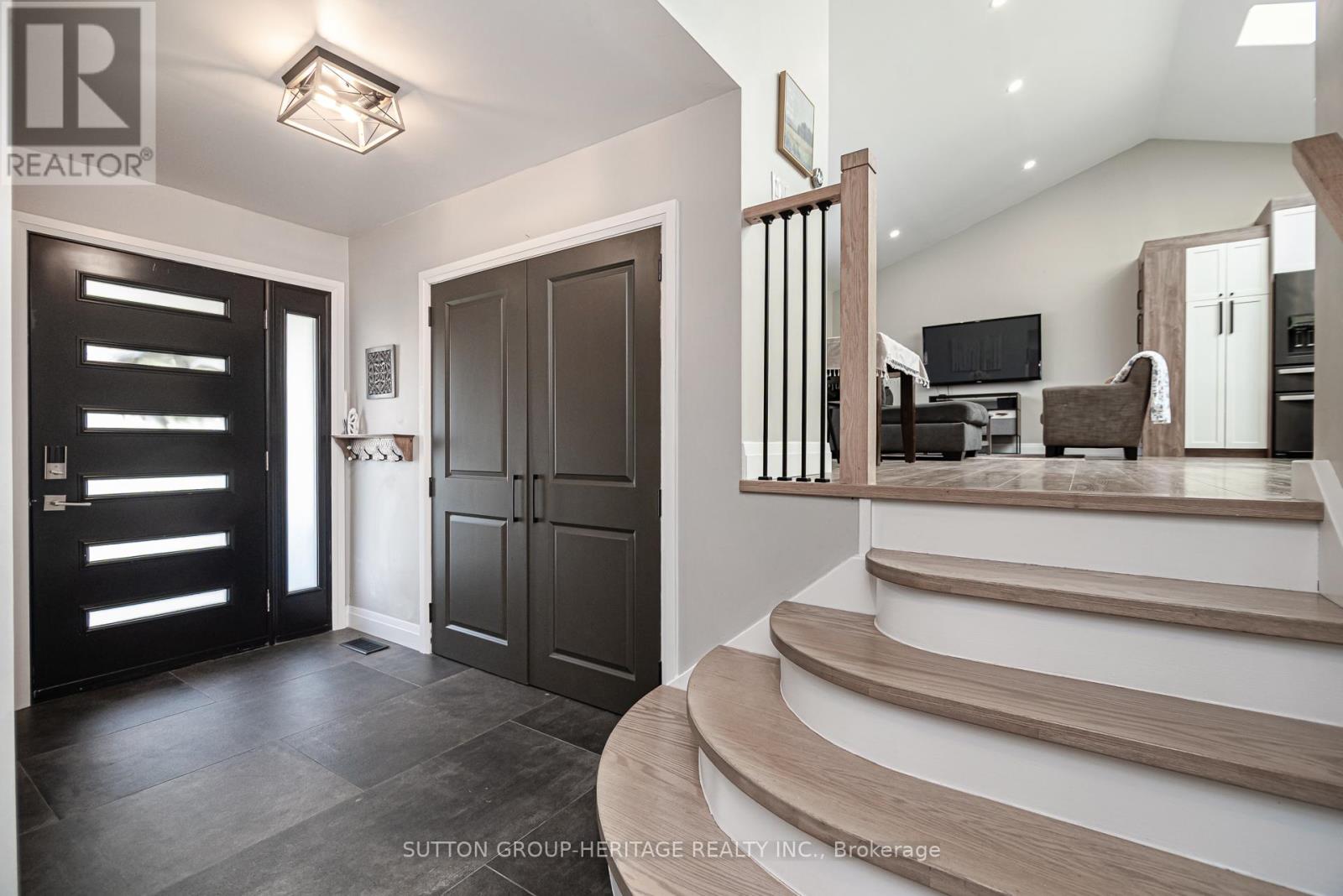 871 Fernhill Boulevard, Oshawa, Ontario  L1J 5K5 - Photo 4 - E12429770