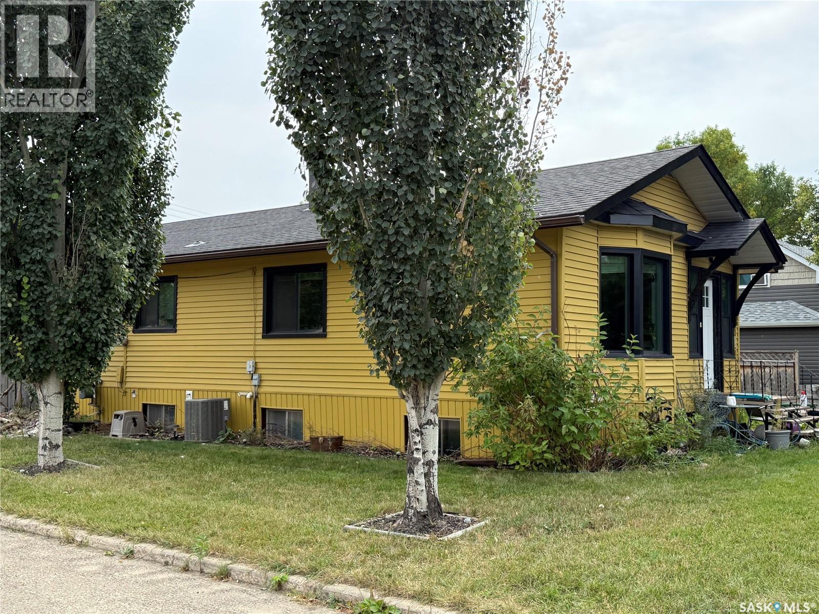 575 8th AVENUE NE, Swift Current, Saskatchewan