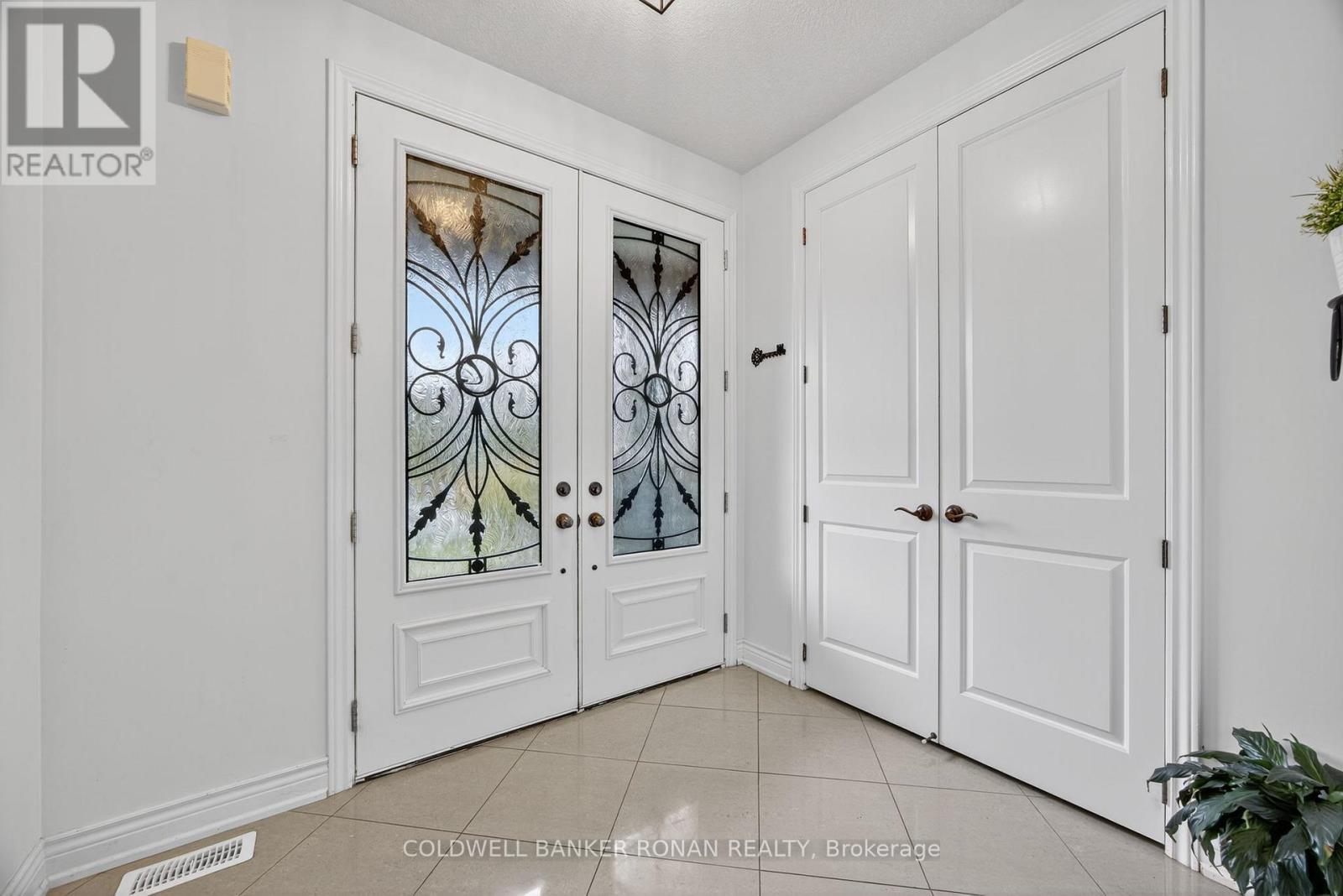 75 Morrison Avenue, New Tecumseth, Ontario  L9R 0R4 - Photo 4 - N12429741